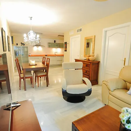 Apartment Acogedor Apartamento Junto A Calle Larios By Renthas