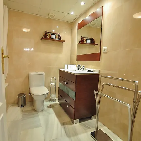 Acogedor Apartamento Junto A Calle Larios By Renthas *