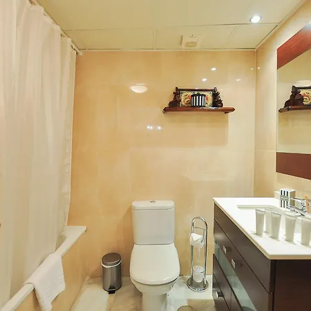 Acogedor Apartamento Junto A Calle Larios By Renthas *
