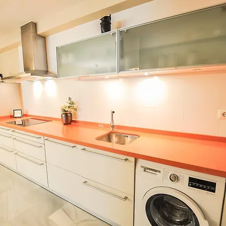 Acogedor Apartamento Junto A Calle Larios By Renthas *